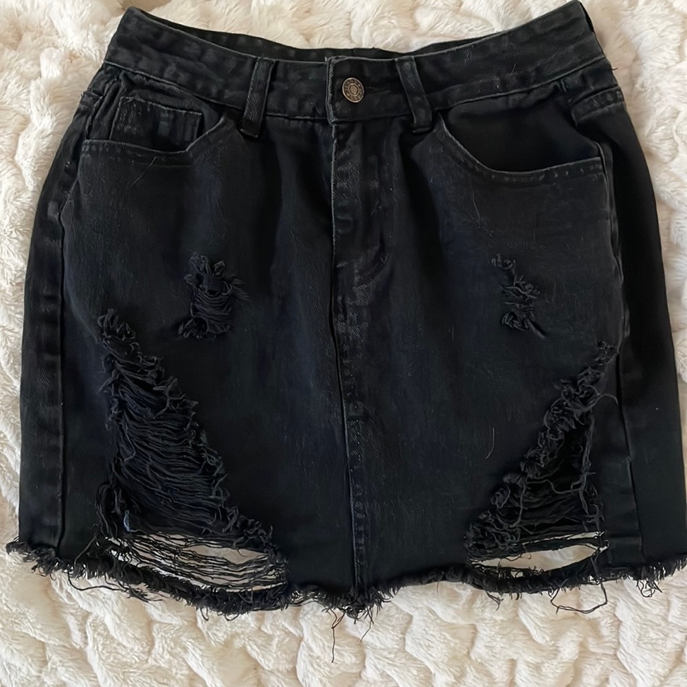 Black distressed skirt. Excellent condition, wore 1 time.